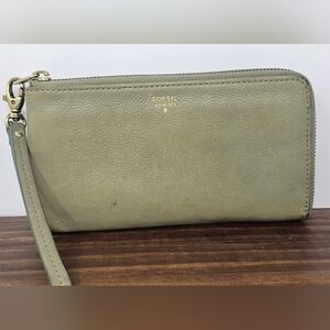FOSSIL Zip Around Green Leather Clutch Wallet Wrist Strap